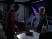 extant_StarTrek_VOY_6x06-Riddles_01541.jpg
