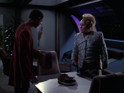 extant_StarTrek_VOY_6x06-Riddles_01542.jpg