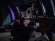 extant_StarTrek_VOY_6x06-Riddles_01684.jpg