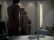 extant_StarTrek_VOY_6x06-Riddles_01794.jpg