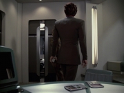 extant_StarTrek_VOY_6x06-Riddles_01796.jpg