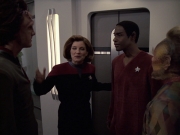 extant_StarTrek_VOY_6x06-Riddles_01815.jpg