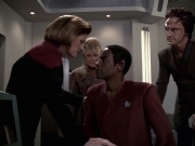 extant_StarTrek_VOY_6x06-Riddles_01825.jpg
