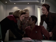 extant_StarTrek_VOY_6x06-Riddles_01826.jpg