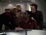 extant_StarTrek_VOY_6x06-Riddles_01828.jpg