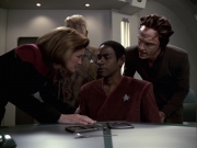 extant_StarTrek_VOY_6x06-Riddles_01829.jpg