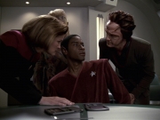 extant_StarTrek_VOY_6x06-Riddles_01831.jpg