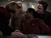 extant_StarTrek_VOY_6x06-Riddles_01834.jpg