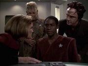 extant_StarTrek_VOY_6x06-Riddles_01841.jpg