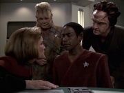 extant_StarTrek_VOY_6x06-Riddles_01842.jpg
