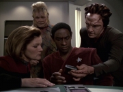 extant_StarTrek_VOY_6x06-Riddles_01852.jpg