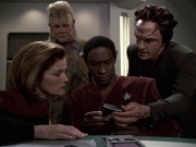extant_StarTrek_VOY_6x06-Riddles_01853.jpg