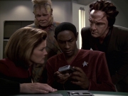 extant_StarTrek_VOY_6x06-Riddles_01857.jpg
