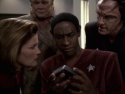 extant_StarTrek_VOY_6x06-Riddles_01862.jpg