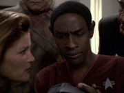 extant_StarTrek_VOY_6x06-Riddles_01867.jpg