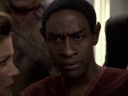 extant_StarTrek_VOY_6x06-Riddles_01870.jpg
