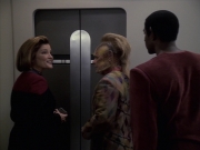 extant_StarTrek_VOY_6x06-Riddles_01924.jpg