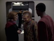 extant_StarTrek_VOY_6x06-Riddles_01945.jpg