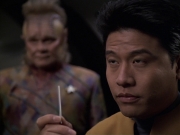 extant_StarTrek_VOY_6x06-Riddles_01964.jpg
