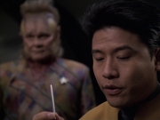 extant_StarTrek_VOY_6x06-Riddles_01966.jpg
