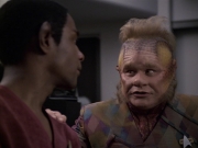 extant_StarTrek_VOY_6x06-Riddles_01987.jpg