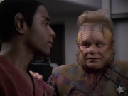 extant_StarTrek_VOY_6x06-Riddles_01988.jpg