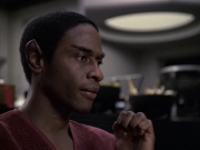extant_StarTrek_VOY_6x06-Riddles_02018.jpg