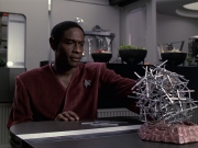 extant_StarTrek_VOY_6x06-Riddles_02030.jpg