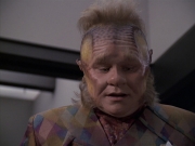 extant_StarTrek_VOY_6x06-Riddles_02036.jpg