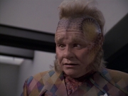 extant_StarTrek_VOY_6x06-Riddles_02059.jpg