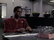 extant_StarTrek_VOY_6x06-Riddles_02061.jpg