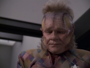 extant_StarTrek_VOY_6x06-Riddles_02067.jpg