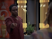 extant_StarTrek_VOY_6x06-Riddles_02161.jpg