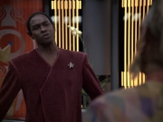extant_StarTrek_VOY_6x06-Riddles_02178.jpg