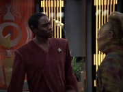 extant_StarTrek_VOY_6x06-Riddles_02183.jpg