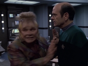 extant_StarTrek_VOY_6x06-Riddles_02214.jpg