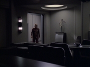 extant_StarTrek_VOY_6x06-Riddles_02250.jpg