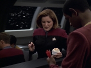 extant_StarTrek_VOY_6x06-Riddles_02803.jpg