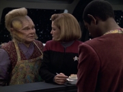 extant_StarTrek_VOY_6x06-Riddles_02857.jpg