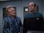 extant_StarTrek_VOY_6x06-Riddles_03445.jpg