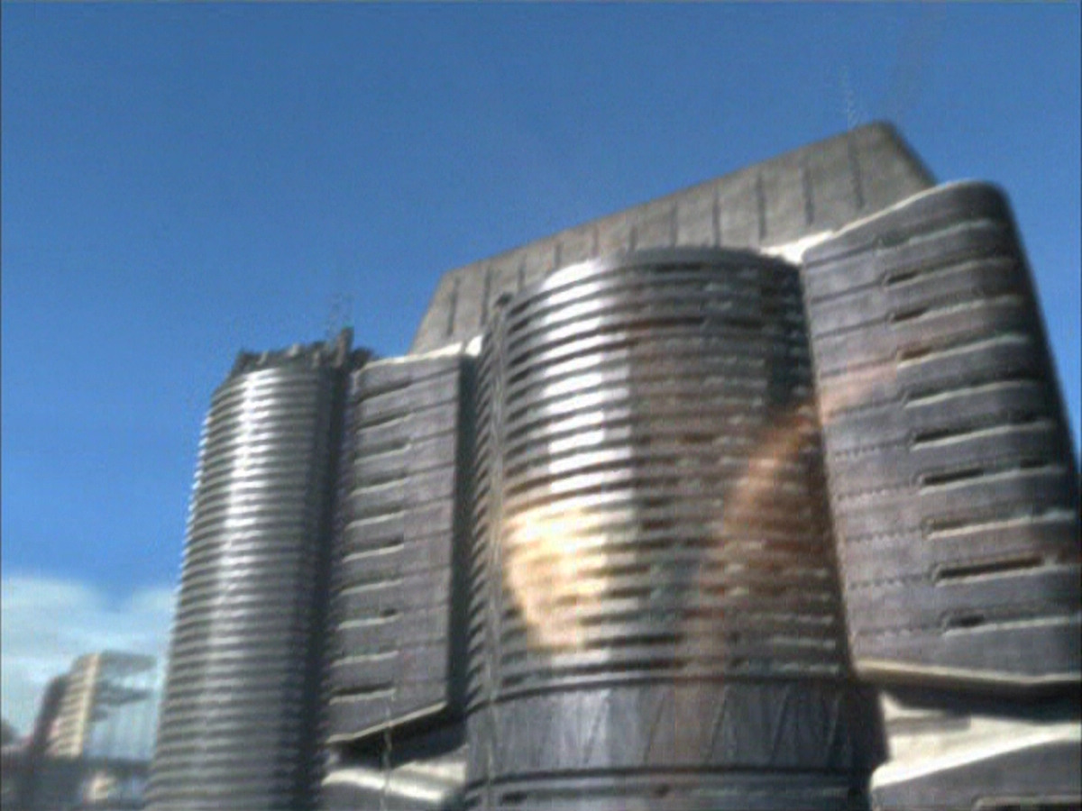 extant_StarTrek_VOY_6x07-DragonsTeeth_00004.jpg