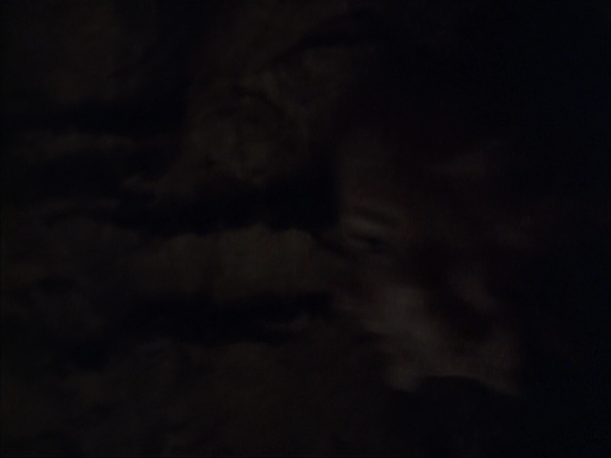 extant_StarTrek_VOY_6x07-DragonsTeeth_00021.jpg