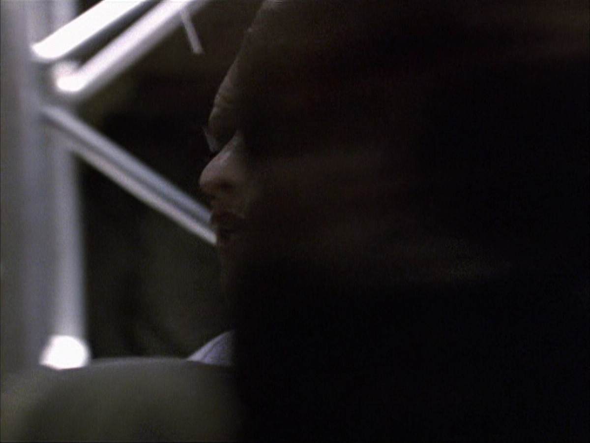 extant_StarTrek_VOY_6x07-DragonsTeeth_00034.jpg