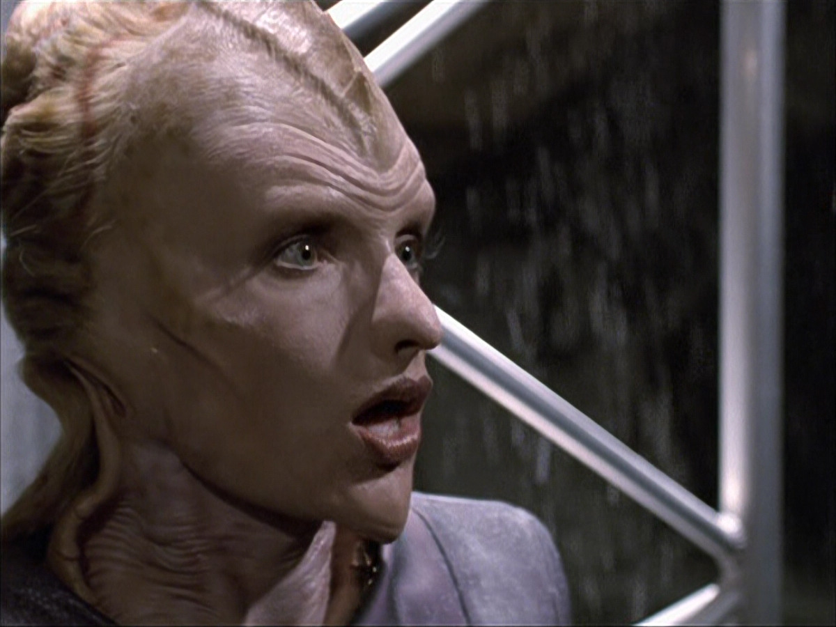 extant_StarTrek_VOY_6x07-DragonsTeeth_00036.jpg