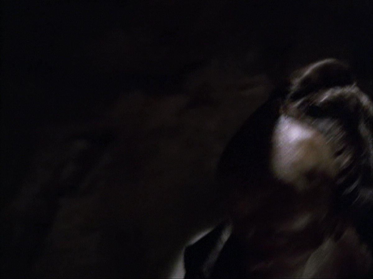 extant_StarTrek_VOY_6x07-DragonsTeeth_00053.jpg