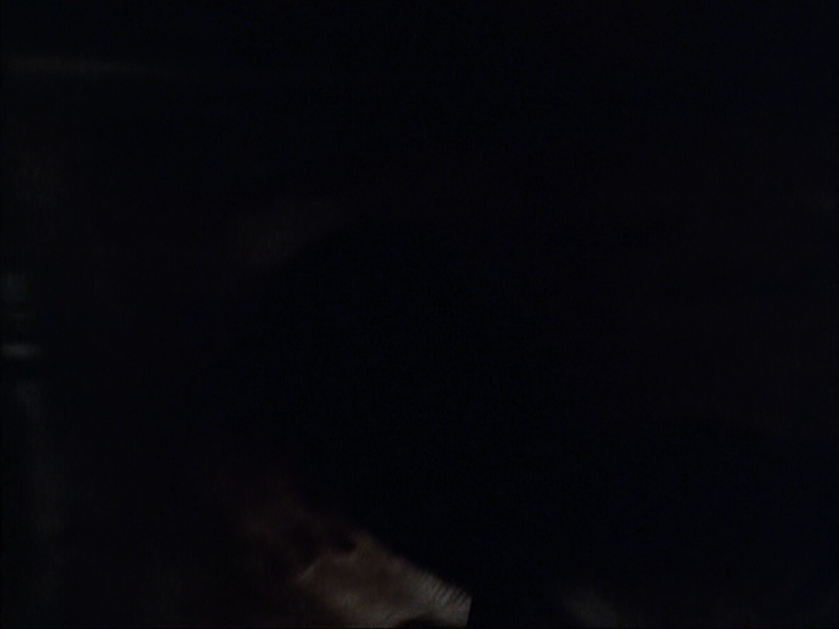 extant_StarTrek_VOY_6x07-DragonsTeeth_00054.jpg
