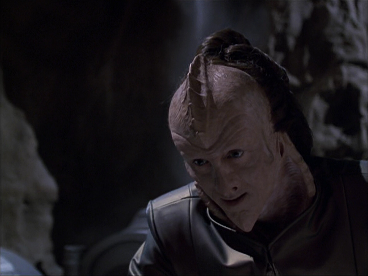 extant_StarTrek_VOY_6x07-DragonsTeeth_00093.jpg