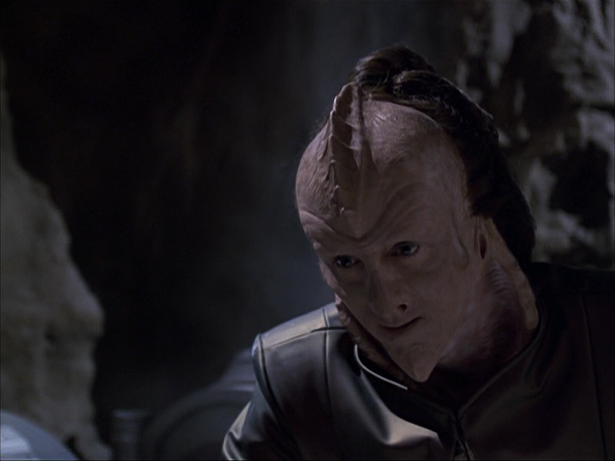 extant_StarTrek_VOY_6x07-DragonsTeeth_00095.jpg