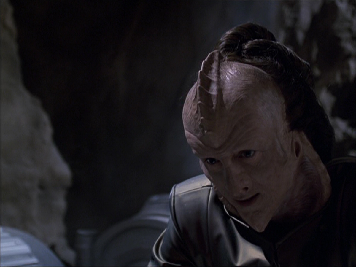 extant_StarTrek_VOY_6x07-DragonsTeeth_00098.jpg