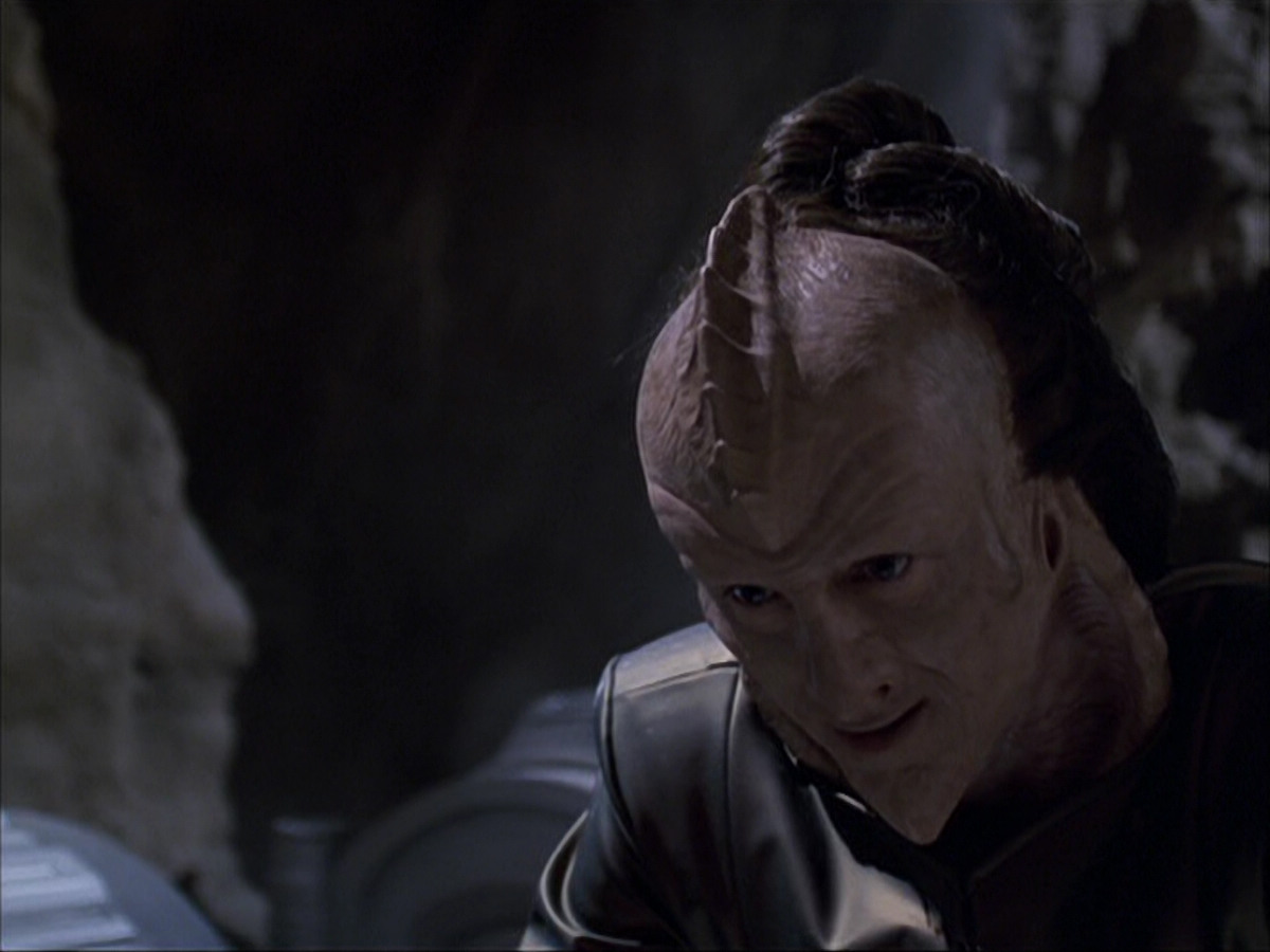 extant_StarTrek_VOY_6x07-DragonsTeeth_00100.jpg